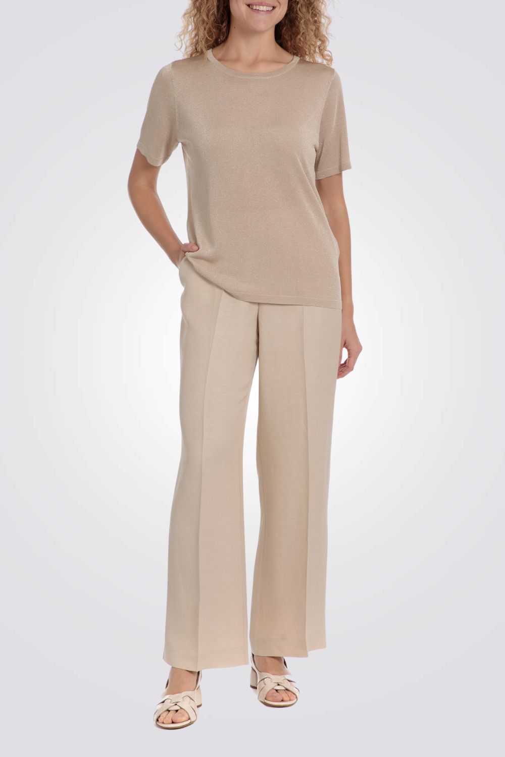 סריג שרוולים קצרים בצבע בז' דיטיילס מטאלי