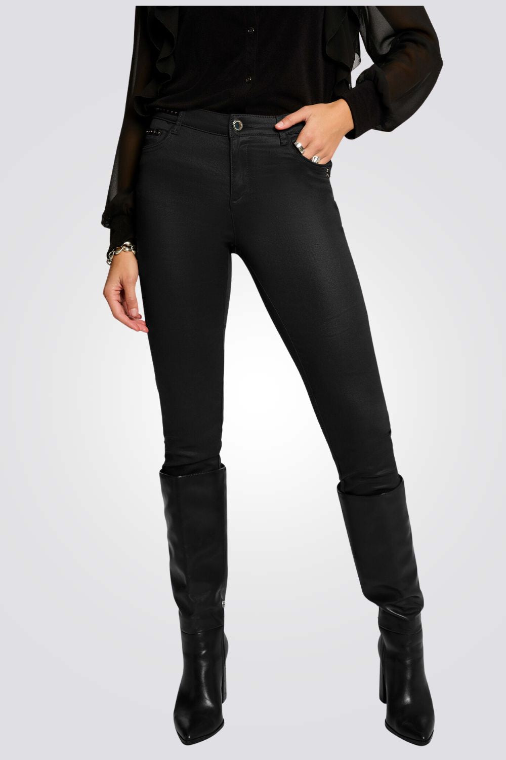 מכנסיים צמודים בגימור דמוי עור מחוספס | מורגן 