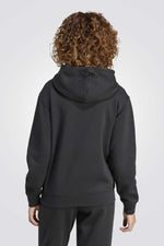 סווטשירט קפוצ'ון ESSENTIALS לנשים בצבע שחור 