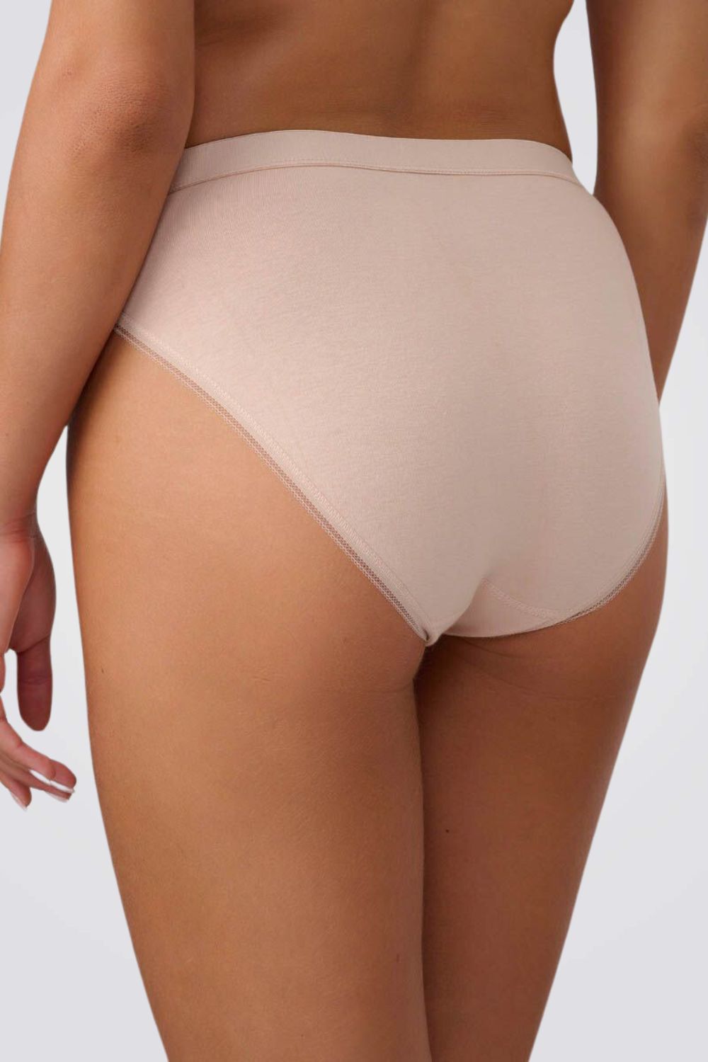 תחתוני ביקיני היי לג בשילוב תחרה | פמינה