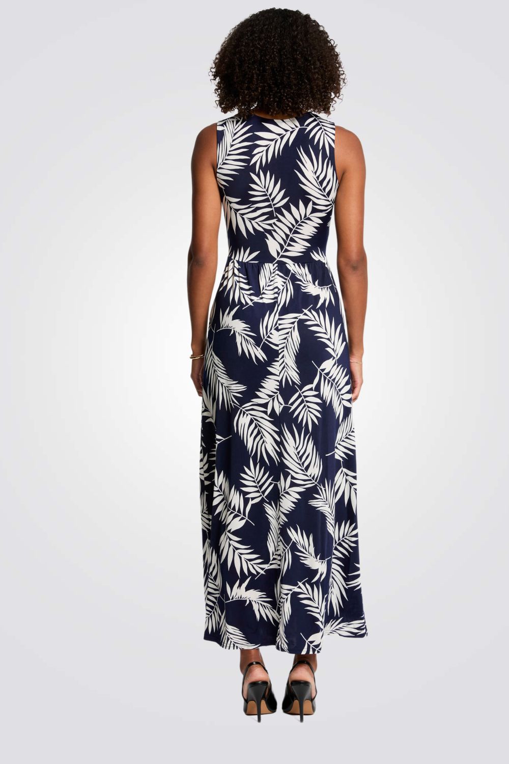 שמלת מעטפת מקסי הדפס עלים בצבע כחול כהה/לבן