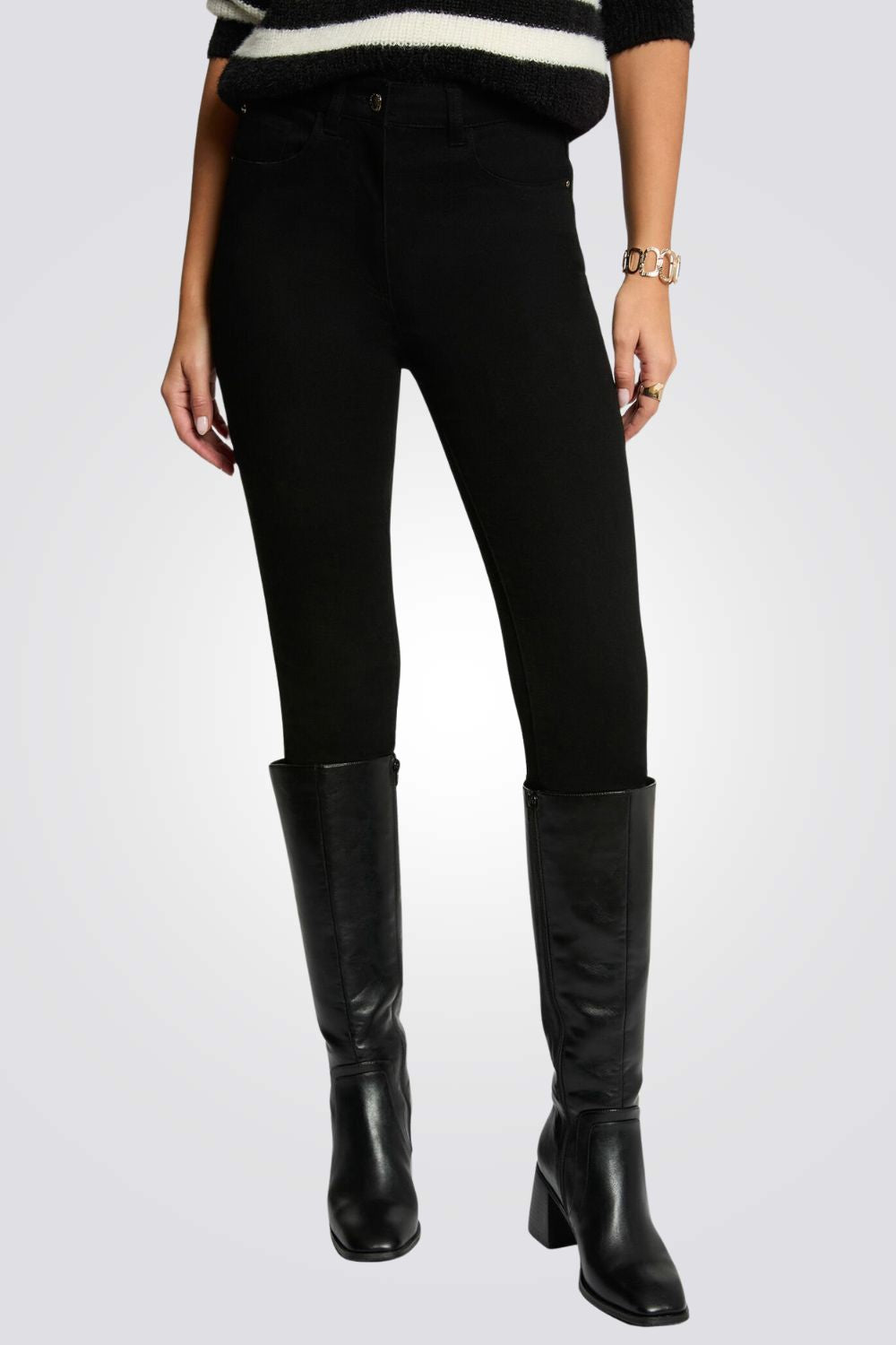 מכנסי ג'ינס סקיני לנשים בצבע שחור | מורגן 