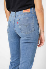 מכנסי ג'ינס 724 Straight בצבע med indigo