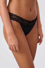 תחתוני חוטיני בעיצוב תחרה | פמינה