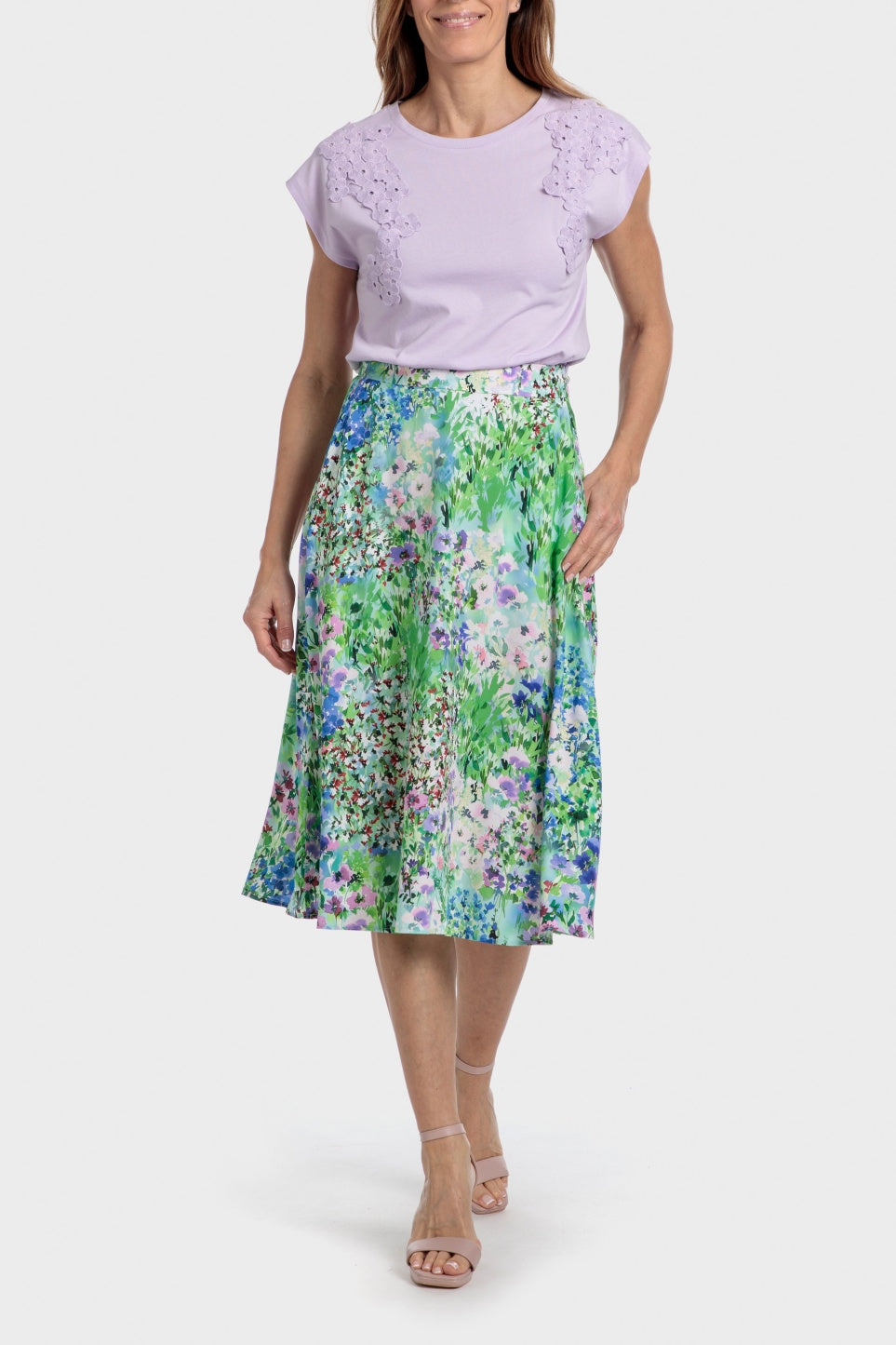 טישירט עם פרטי רקמה בצבע סגול