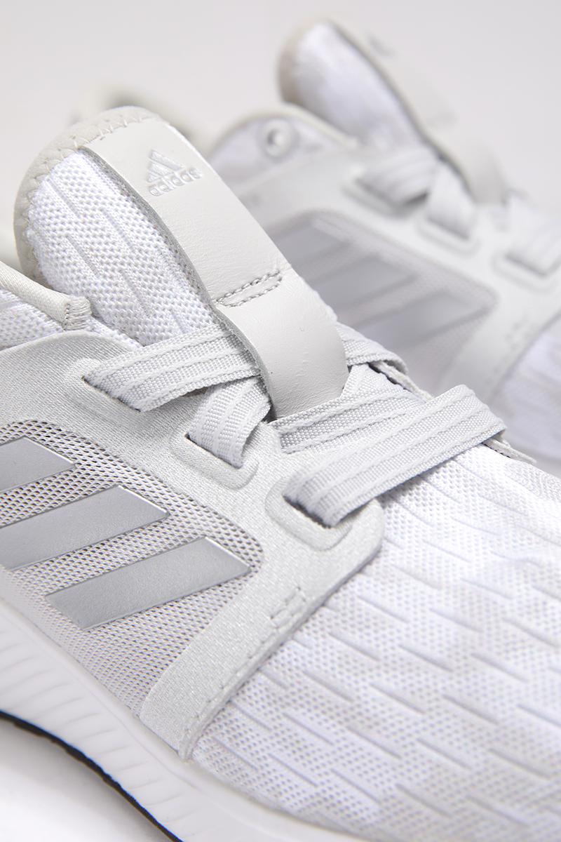 נעלי ספורט edge lux 3 בצבע אפור בהיר