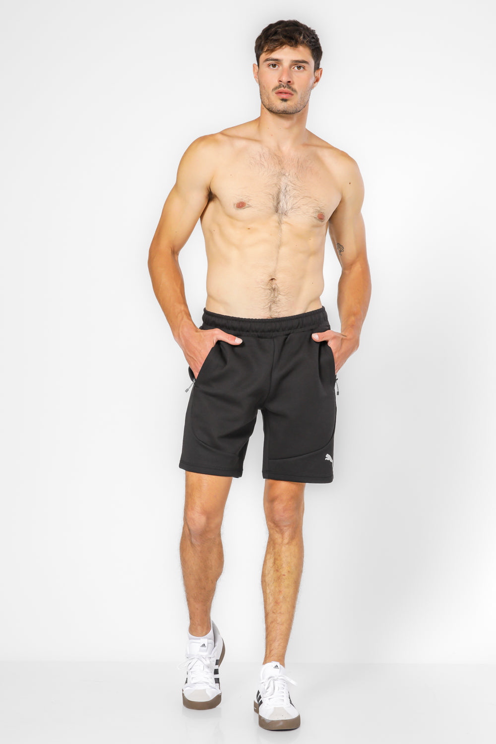 מכנסיים קצרים EVOSTRIPE Shorts 8 D לגברים בצבע שחור