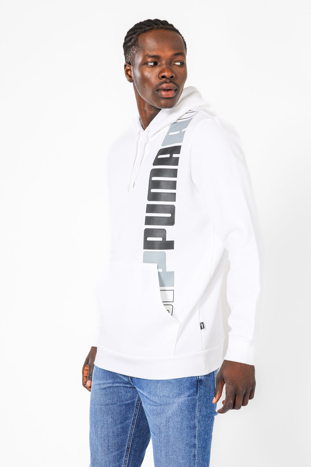 סווטשירט לבן עם כובע קפוצ’ון והדפס לוגו