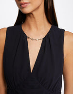 שמלת מיני עם פרטי שרשרת בצבע נייבי - MASHBIR//365