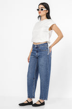 ג'ינס בגיזרת באגי בצבע כחול