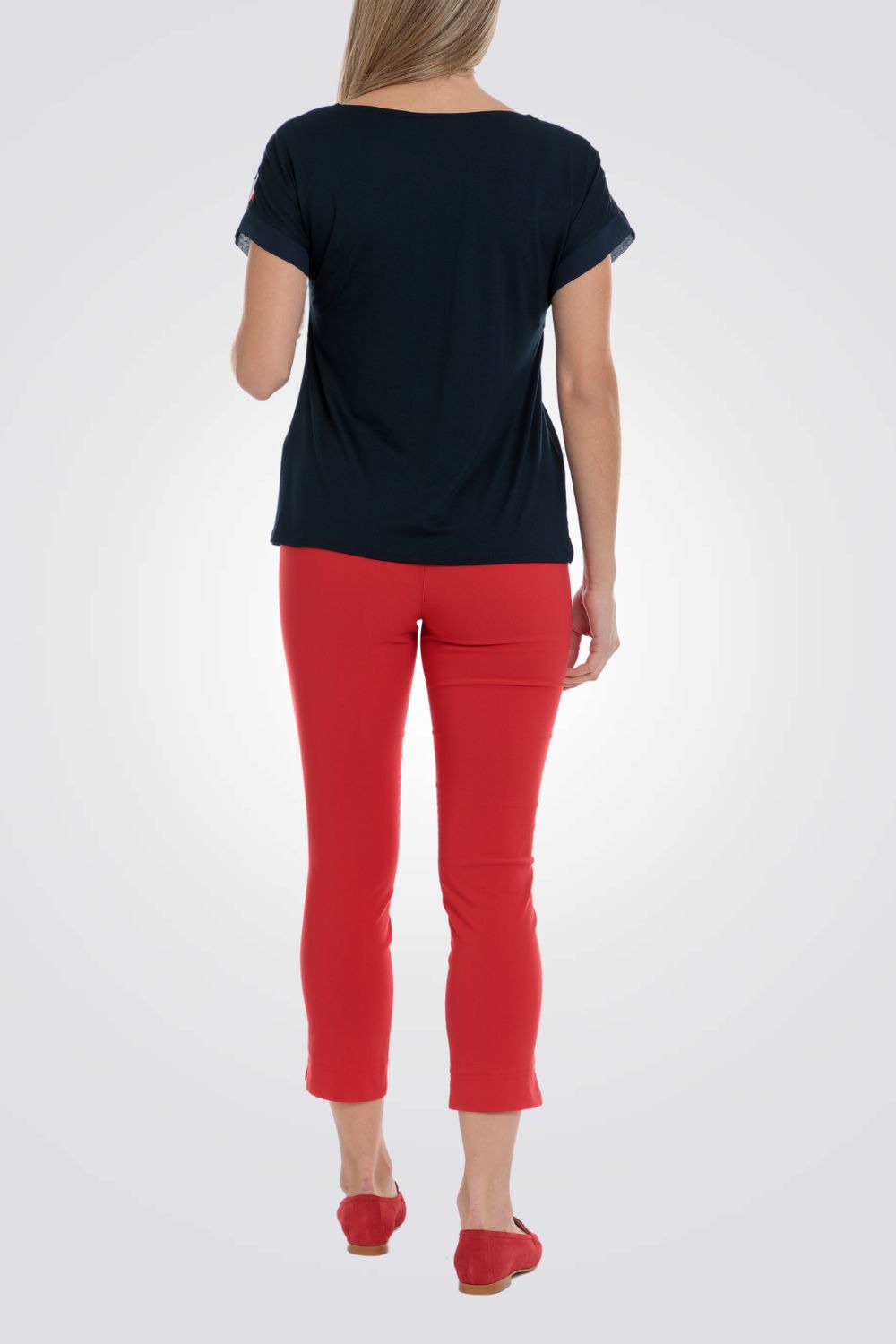 חולצה עם הדפס אבסטרקטי בצבע כחול נייבי 