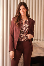 ג'קט מחוייט בצבע בורדו
