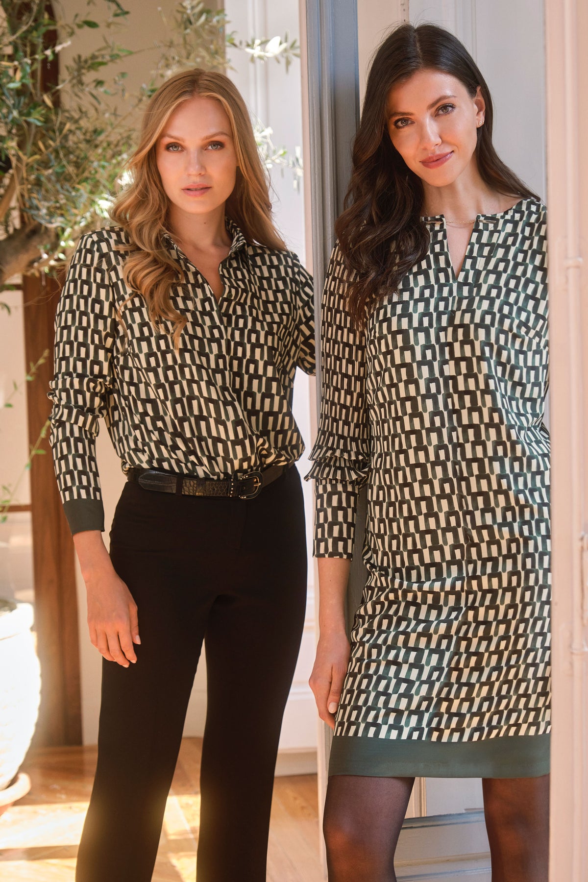 חולצה עם הדפס בצבע ירוק