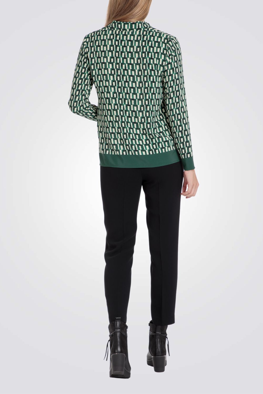 חולצה עם הדפס בצבע ירוק