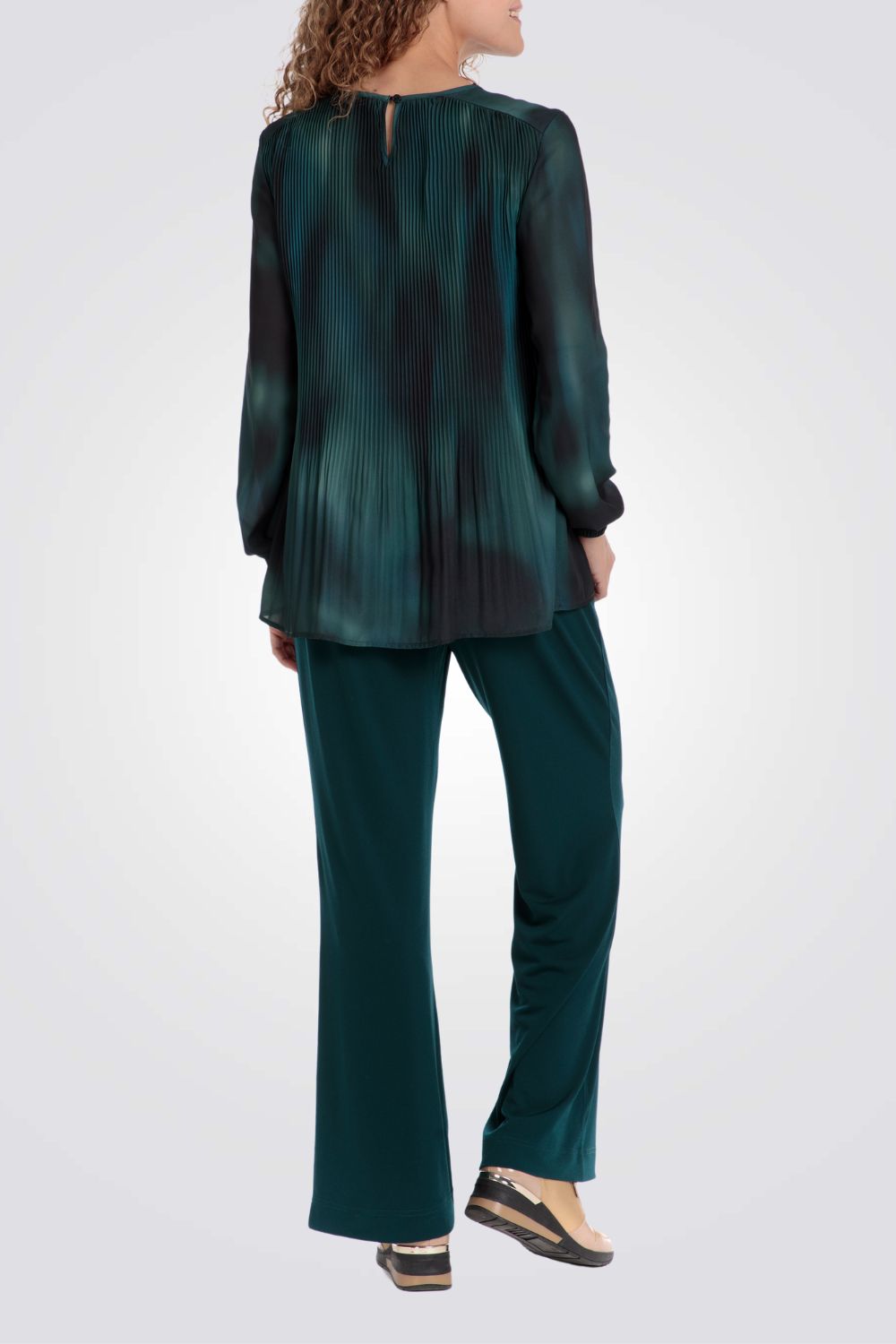 חולצת פליסה בצבע ירוק כהה