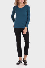 טישירט צווארון עגול מעוטר בצבע כחול