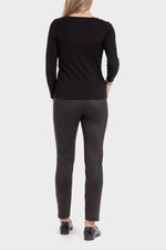 טישירט צווארון עגול מעוטר בצבע שחור