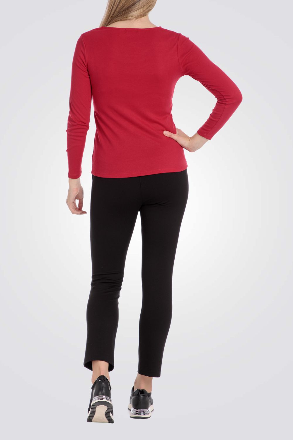 טישירט צווארון עגול מעוטר בצבע אדום