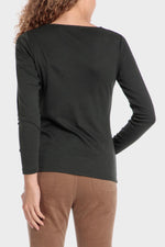 טישירט צווארון עגול מעוטר בצבע ירוק זית