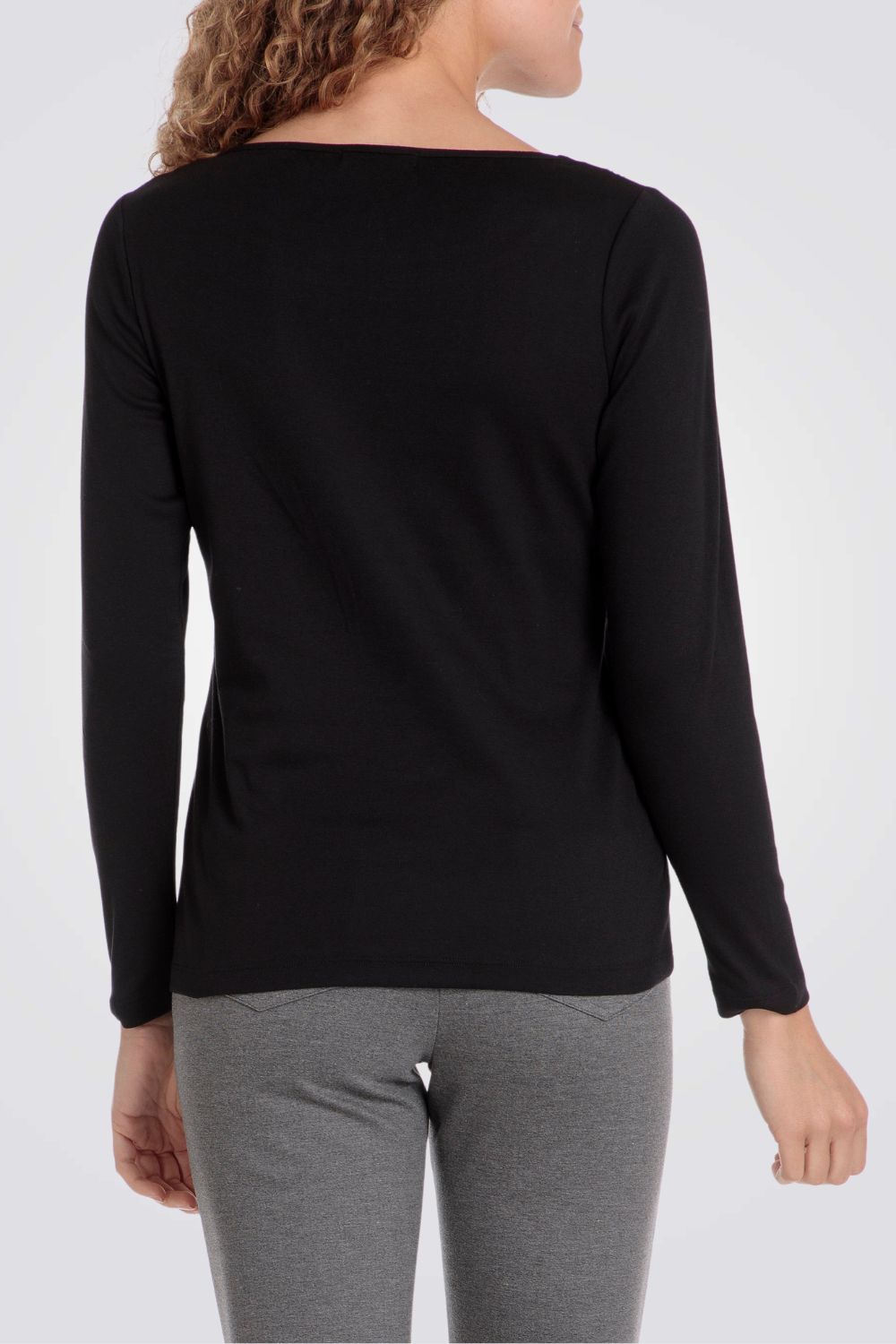 טישירט צווארון עגול מעוטר