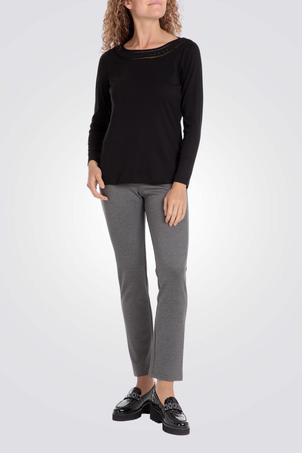 טישירט צווארון עגול מעוטר