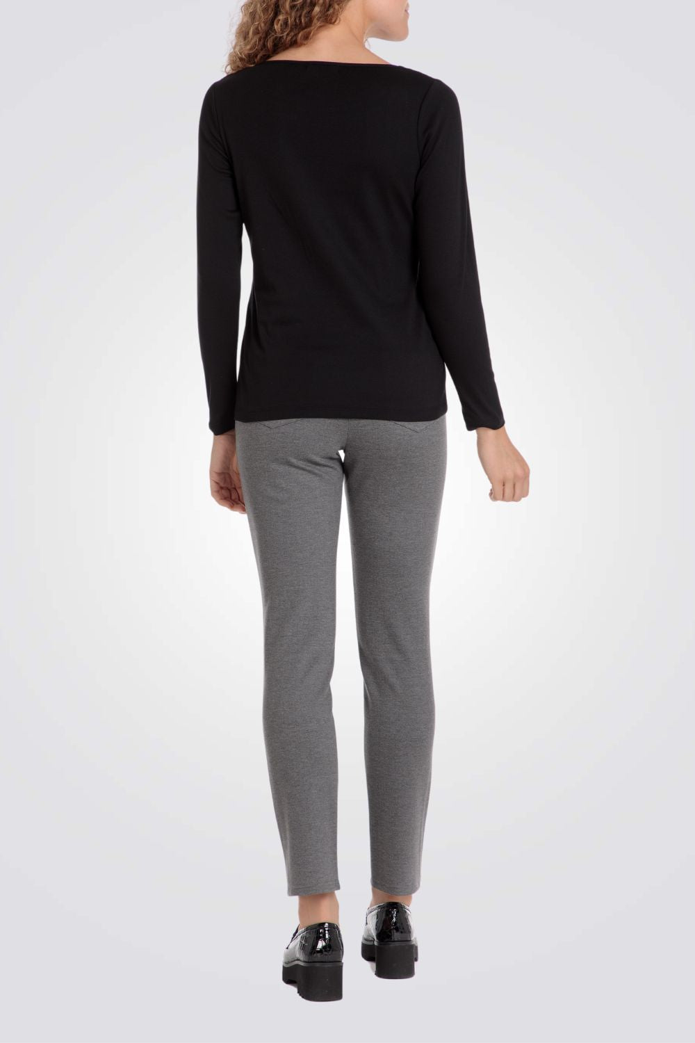 טישירט צווארון עגול מעוטר