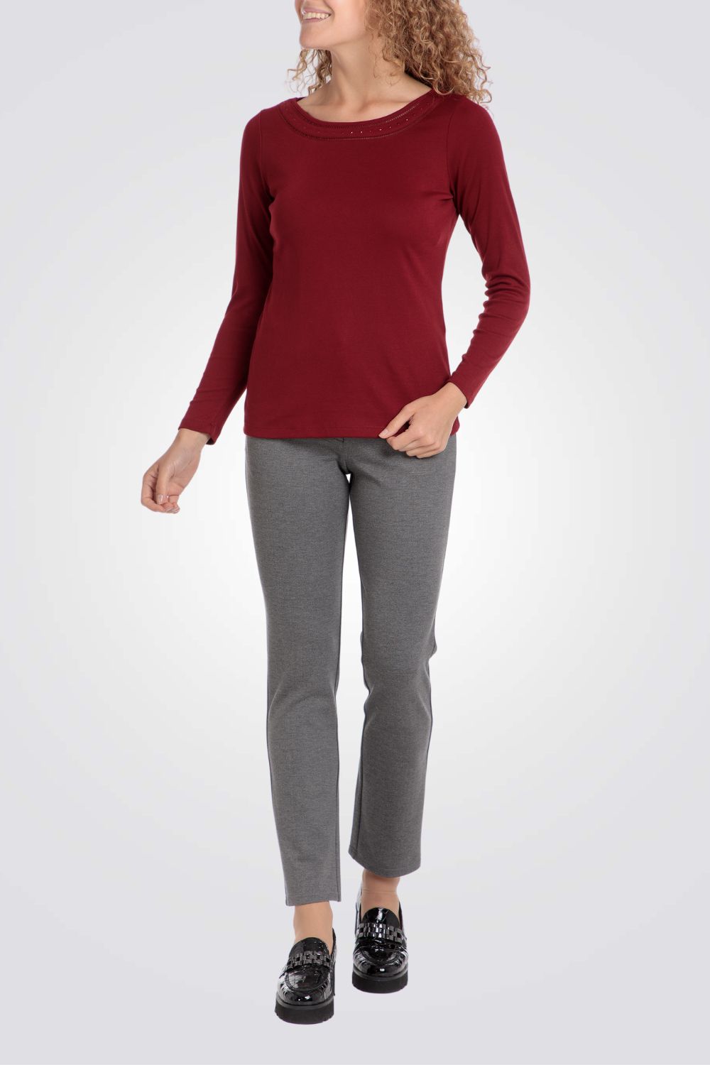 טישירט צווארון עגול מעוטר