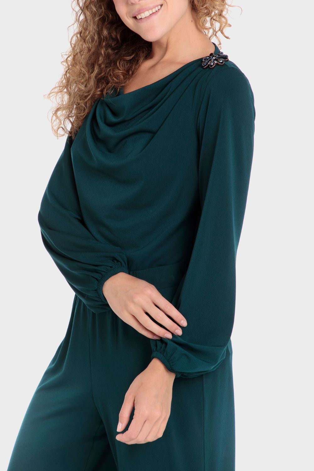 חולצה עם קפלים בצבע ירוק