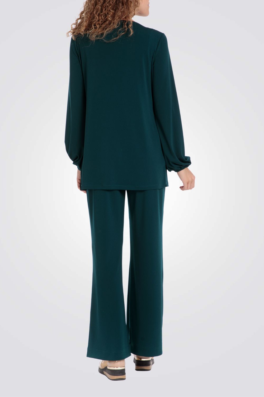 חולצה עם קפלים בצבע ירוק