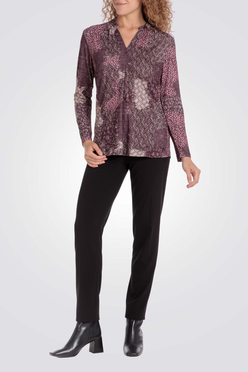 טישירט עם הדפס בצבעי סגול