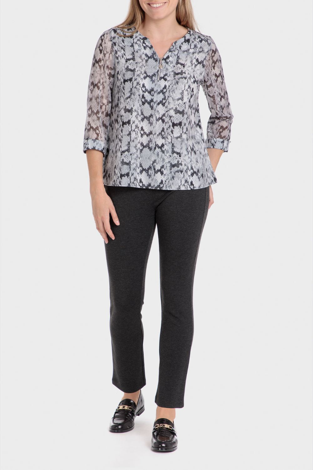 חולצה בהדפס מנוחש