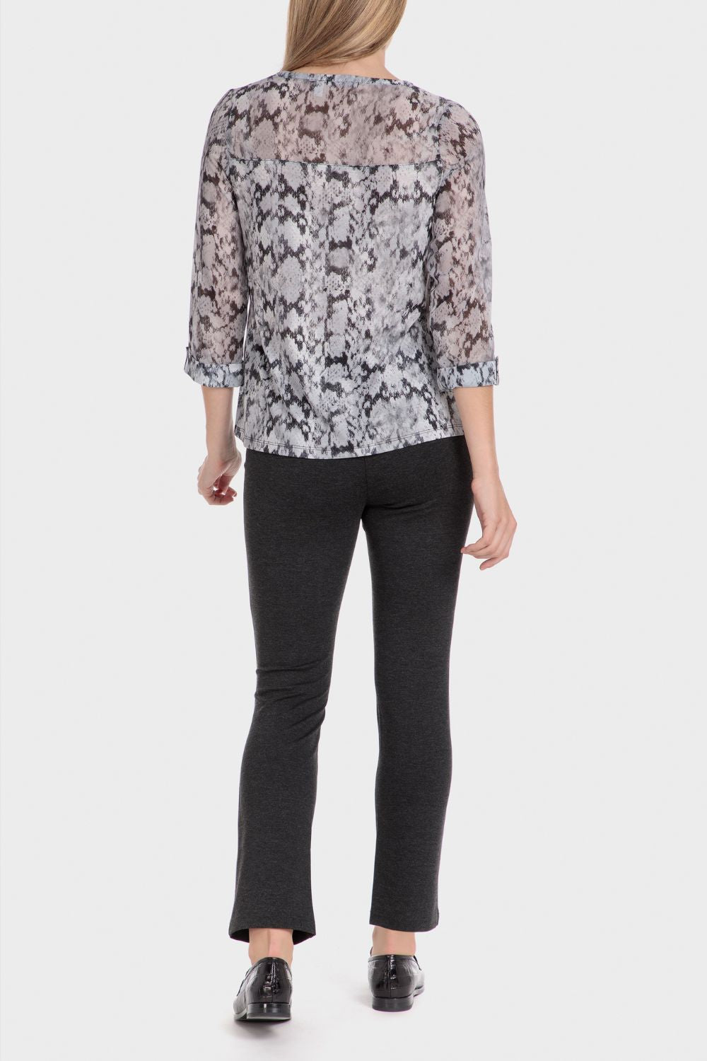 חולצה בהדפס מנוחש