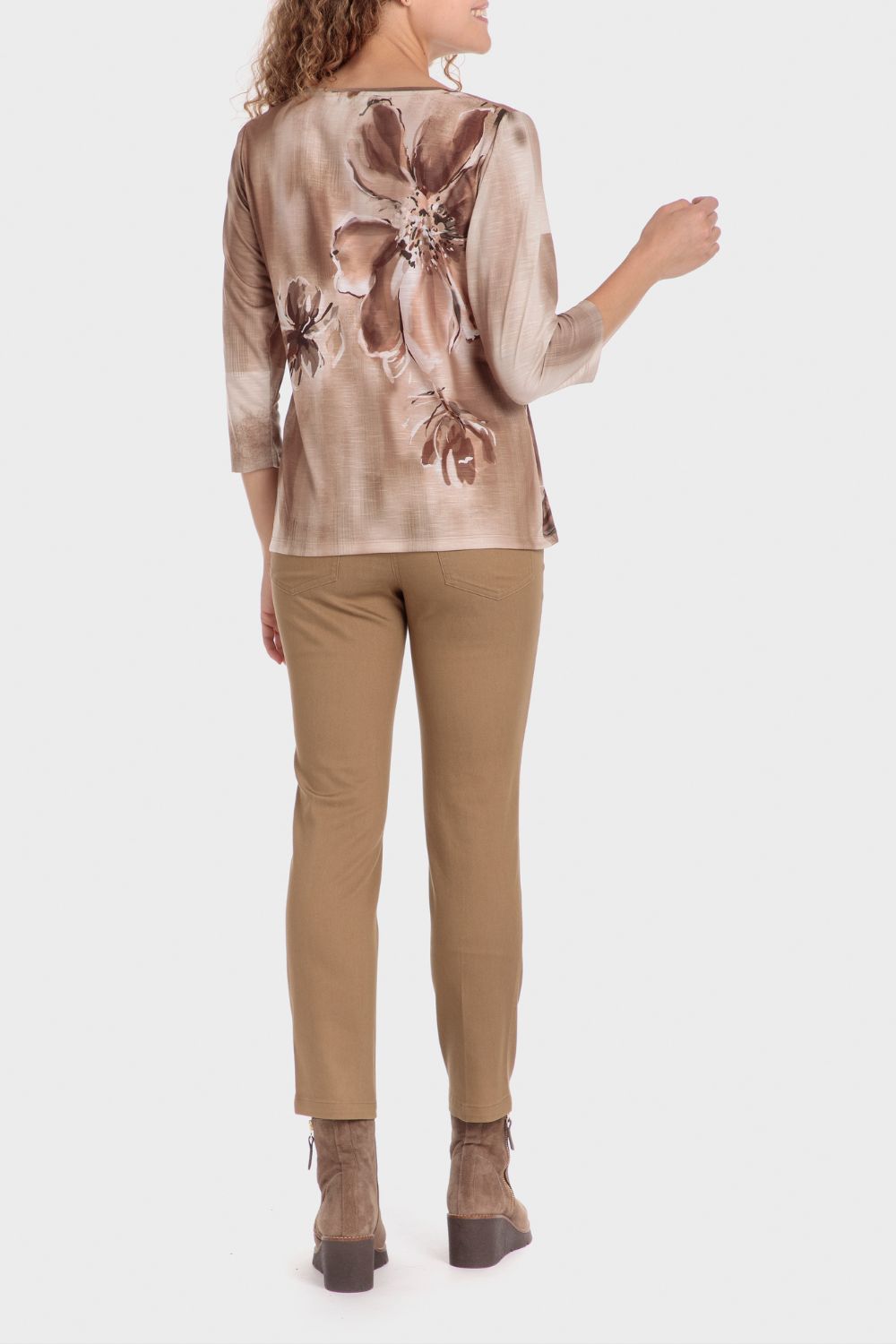 טישירט בהדפס פרחוני 