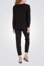 חולצה מנוצנצת בצבע שחור