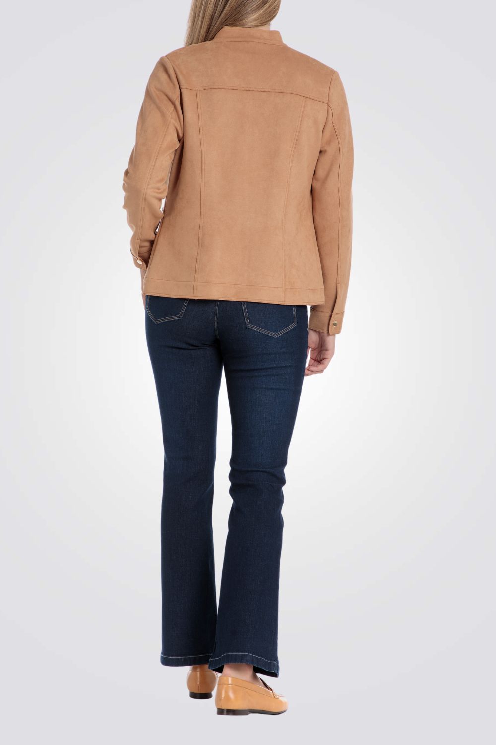 ג'קט בצבע כאמל
