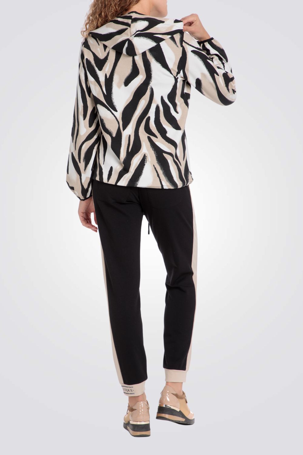 סווטשירט עם רוכסן בהדפס מנומר