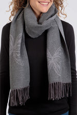 צעיף לנשים בצבע אפור