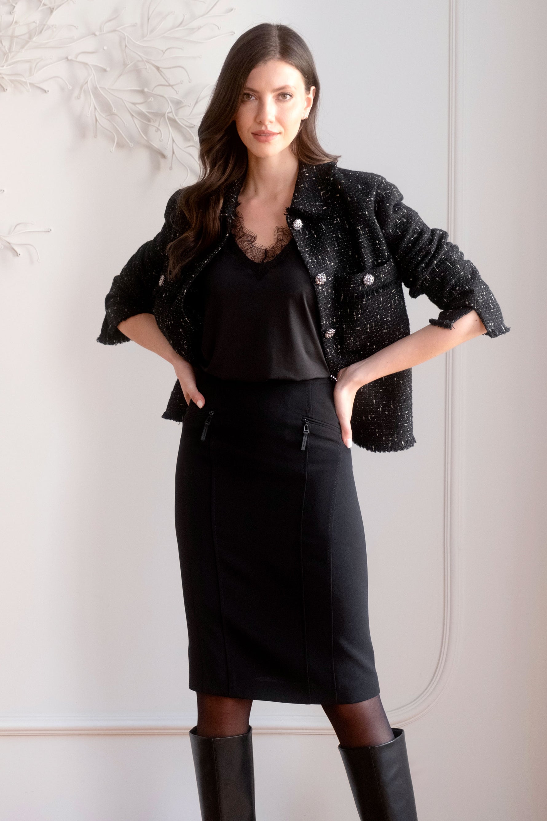 חצאית ברך בצבע שחור