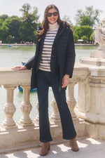 מכנס ג'ינס בצבע כחול כהה