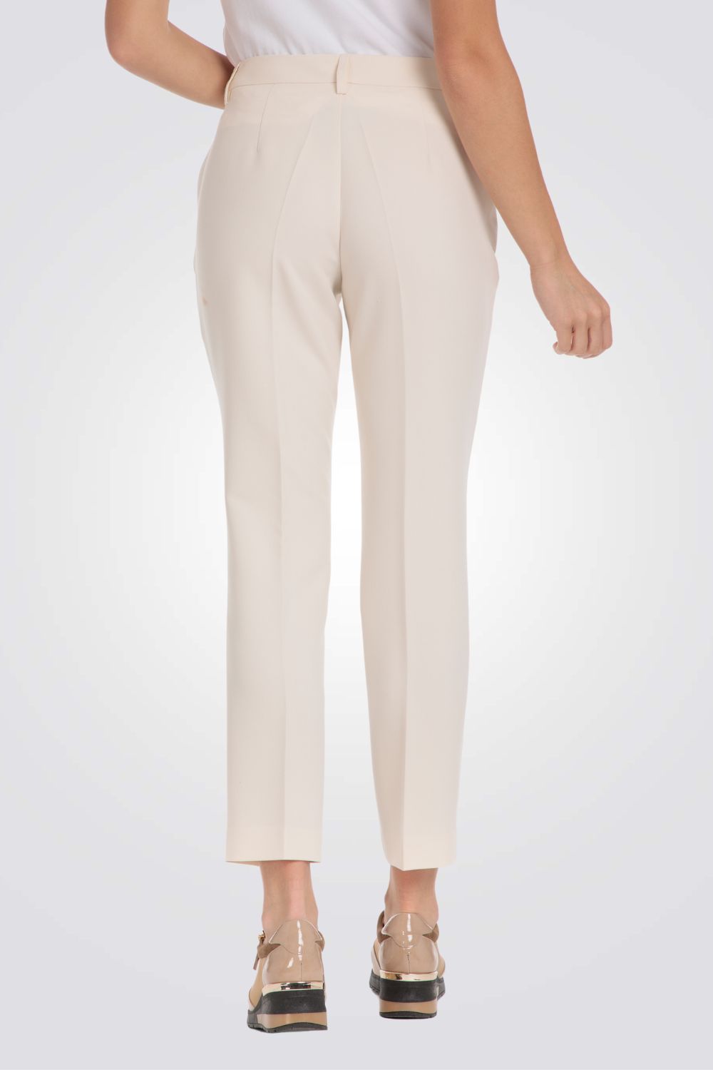 מכנסיים ארוכים בצבע בז'