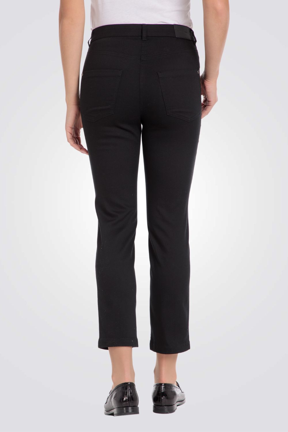 מכנסי כותנה שלושת רבעי בצבע שחור