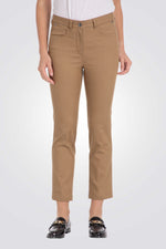 מכנסי כותנה שלושת רבעי בצבע קאמל