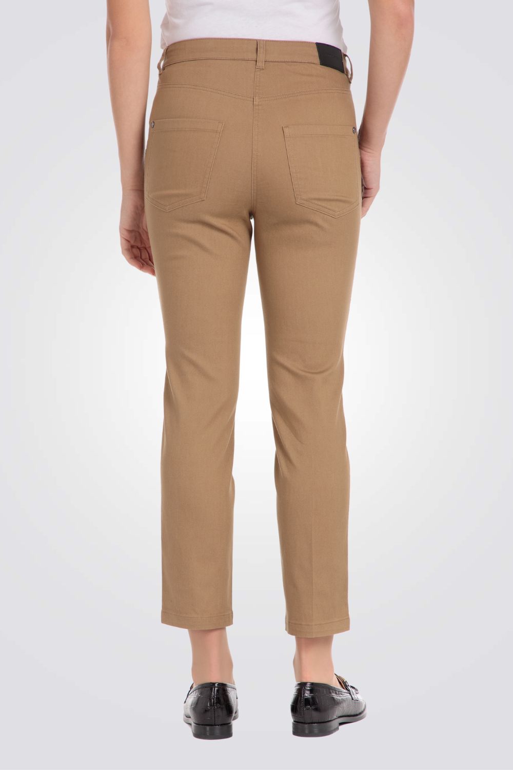 מכנסי כותנה שלושת רבעי בצבע קאמל