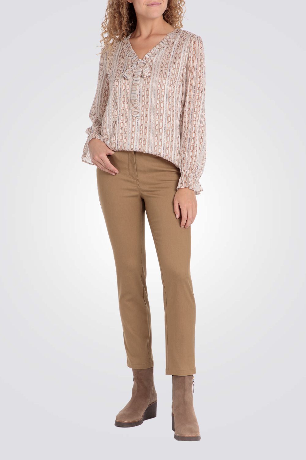 מכנסי כותנה שלושת רבעי בצבע קאמל