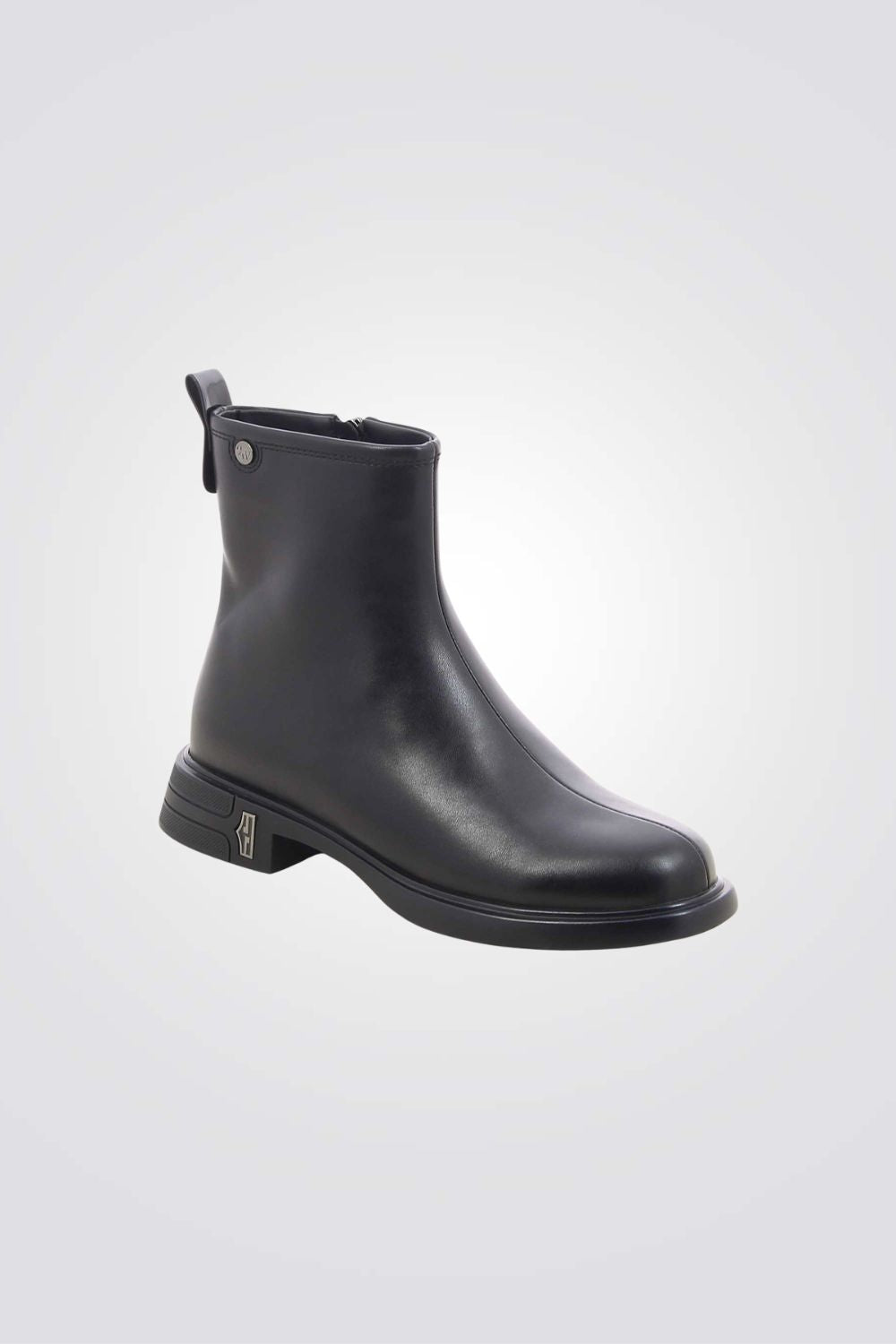 מגפונים לנשים בצבע שחור