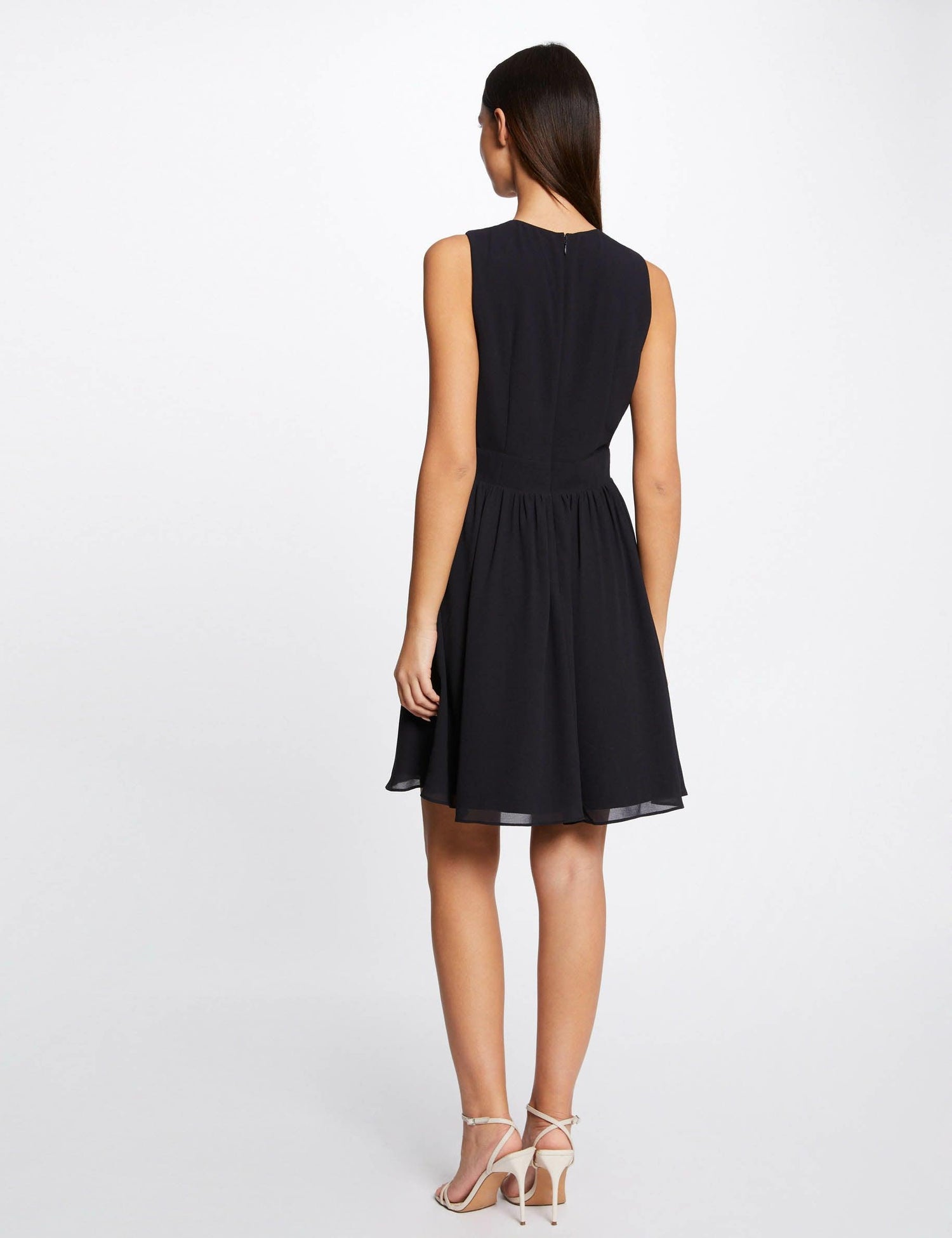 שמלת מיני עם פרטי שרשרת בצבע נייבי - MASHBIR//365