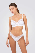 חזיית ספייסר ותחרה לבנה