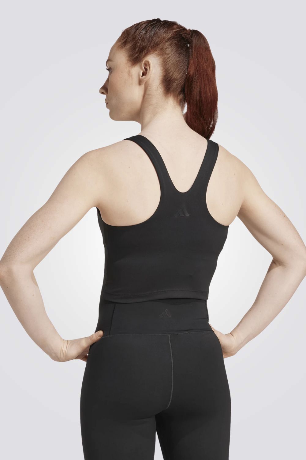 טופ ספורט בצבע שחור לנשים | אדידס 
