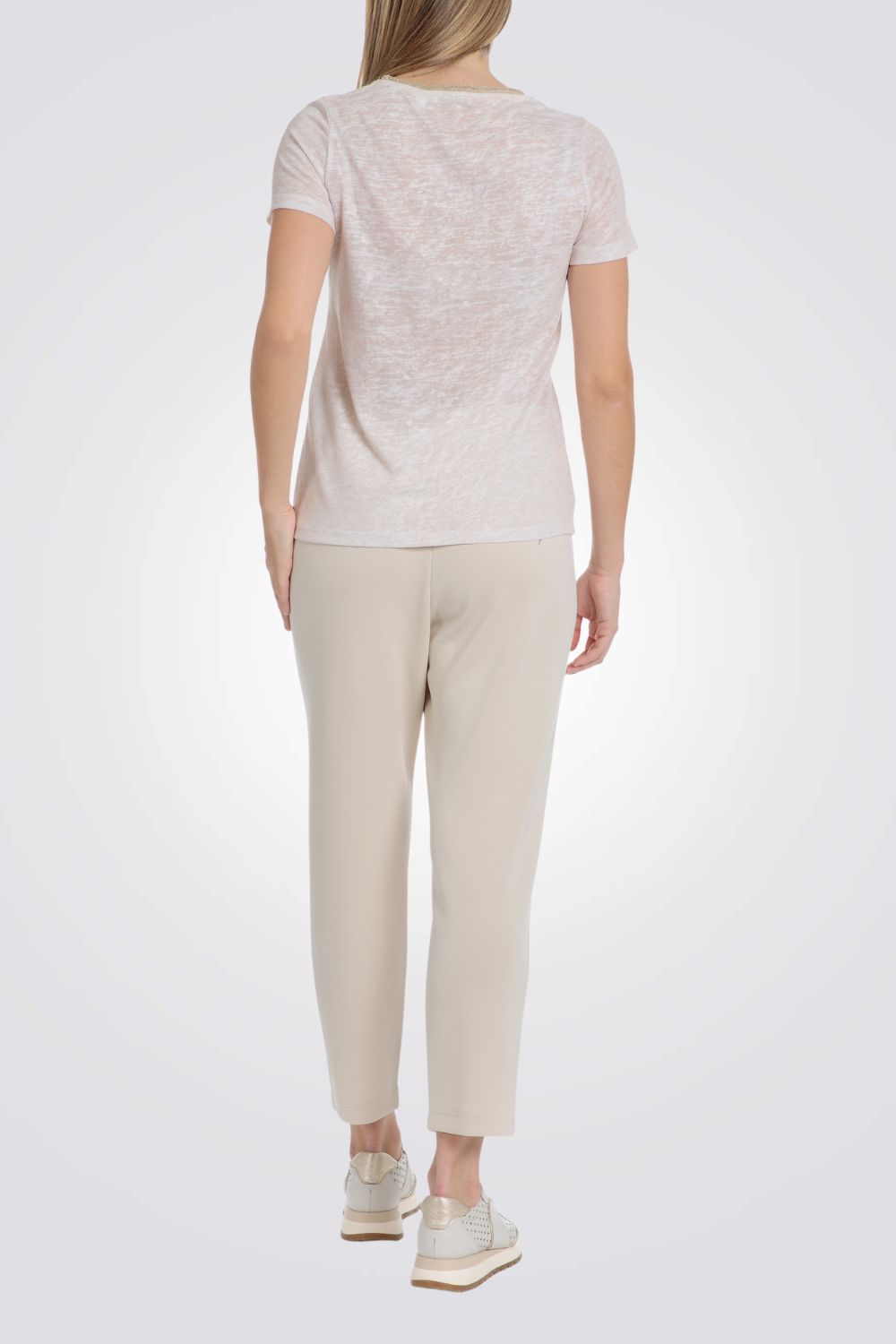 טישירט הדפס בחזית דיטיילס מטאלי