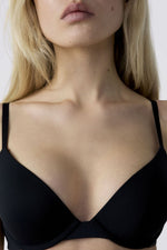 חזיית פוש-אפ עם חיתוך עמוק | איתם